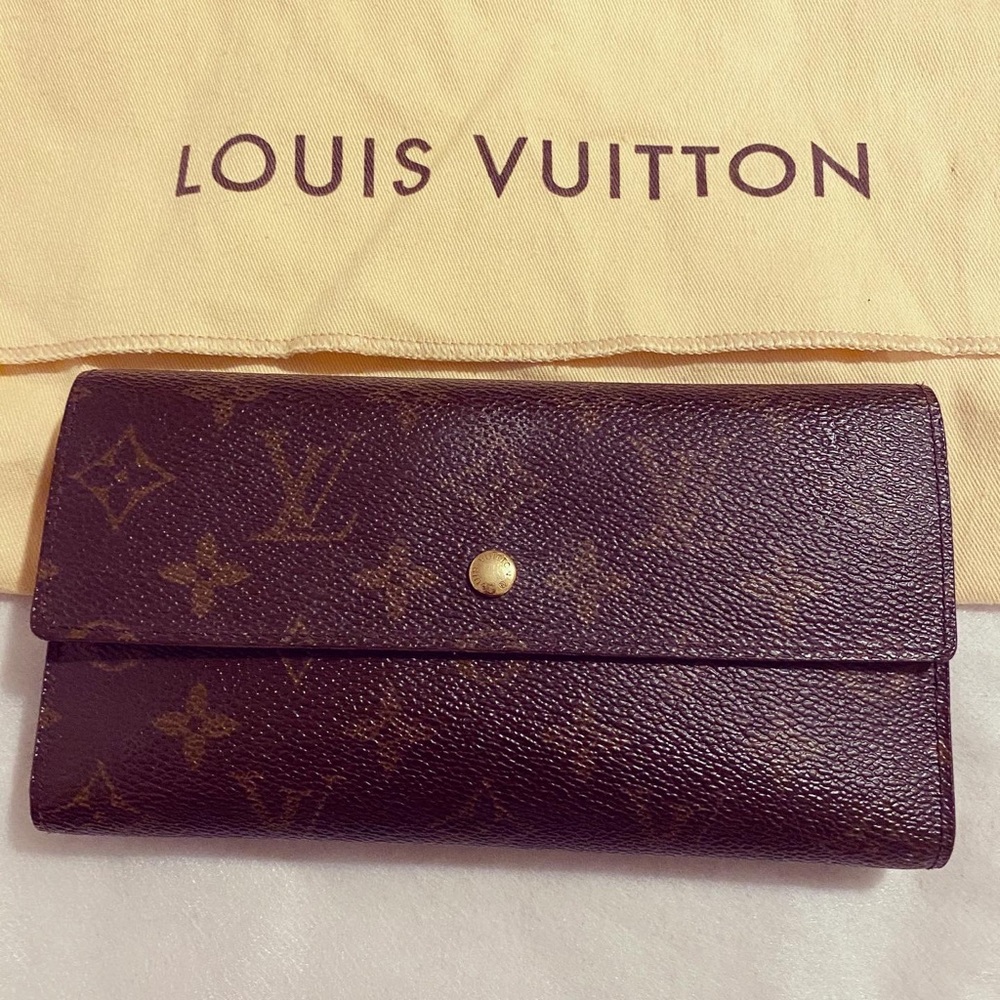 Authentic Louis Vuitton Mono Zippy Wallet
